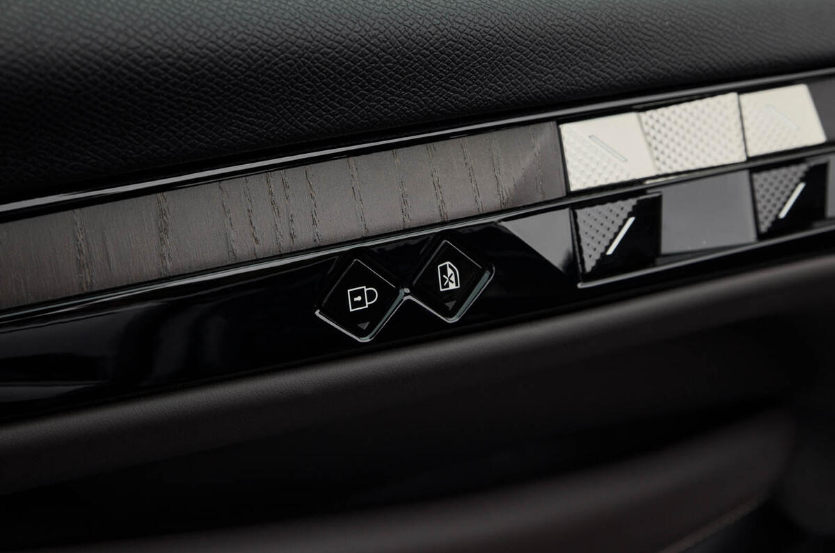 DS No4 PHEV review 2025 010