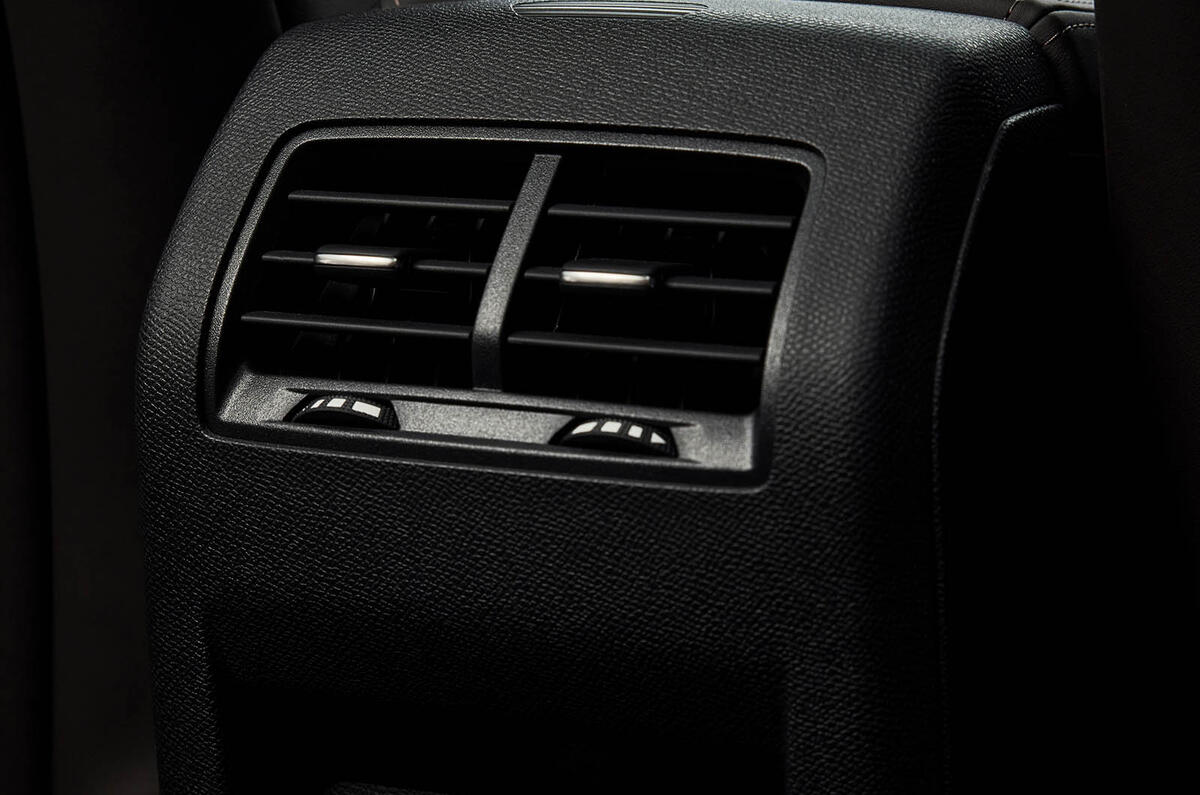 DS No4 PHEV review 2025 014