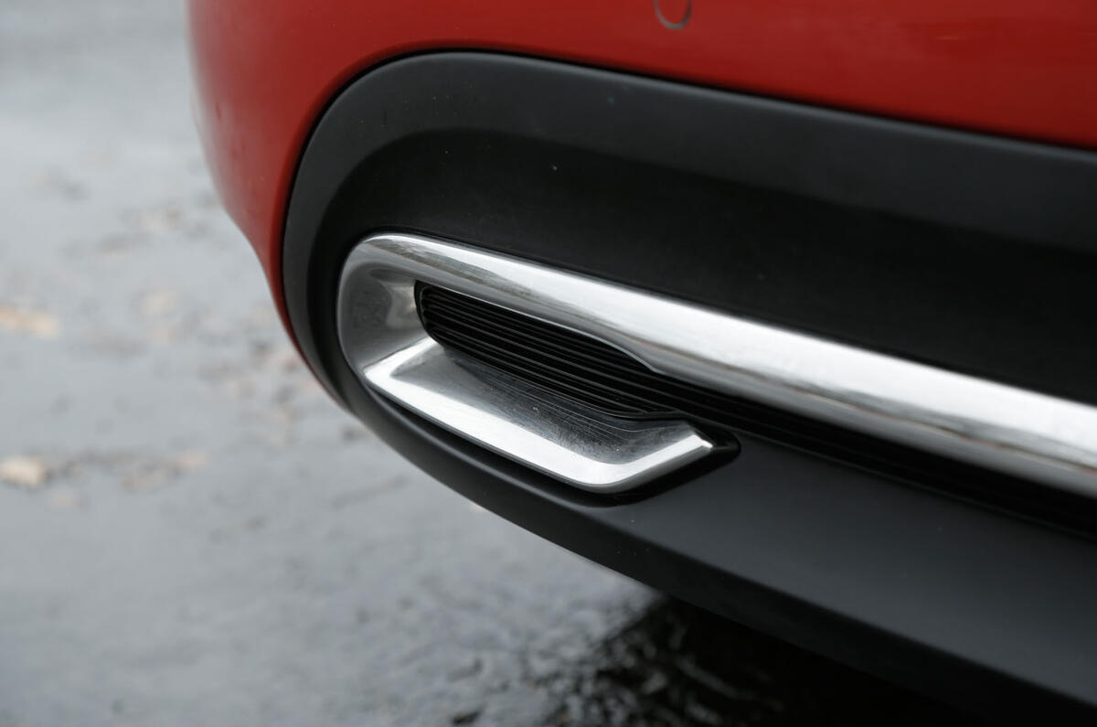 The exhaust detailing looks great on the DS 4 Crossback, but it is a shame there is not a dual-exhaust system to fill them