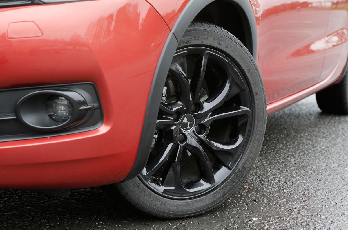 The only wheel option on the DS 4 Crossback is 18in gloss black alloys