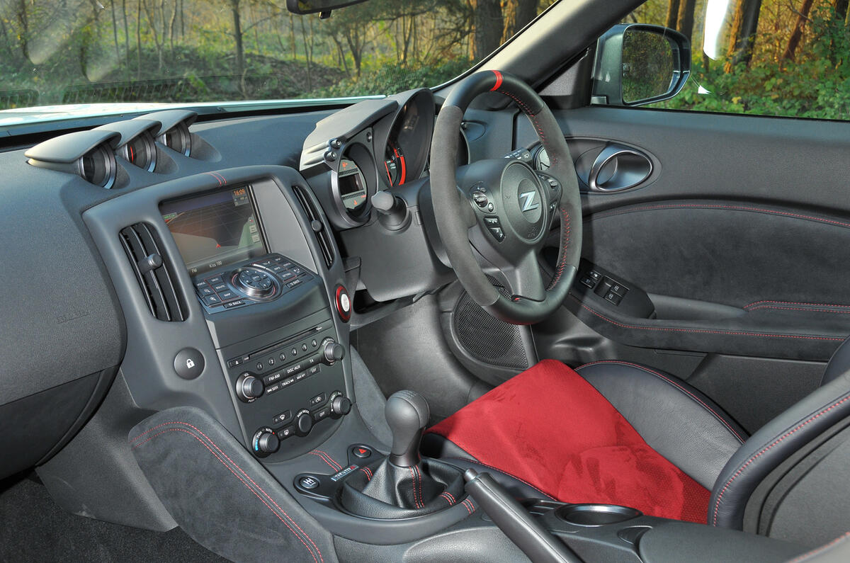 Nissan 370Z Nismo dashboard
