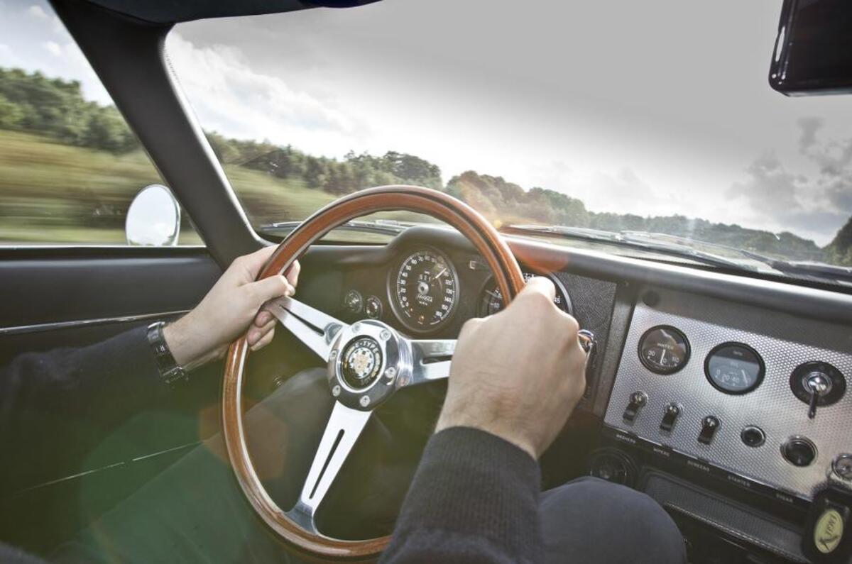 Wooden GT Coupé steering wheel