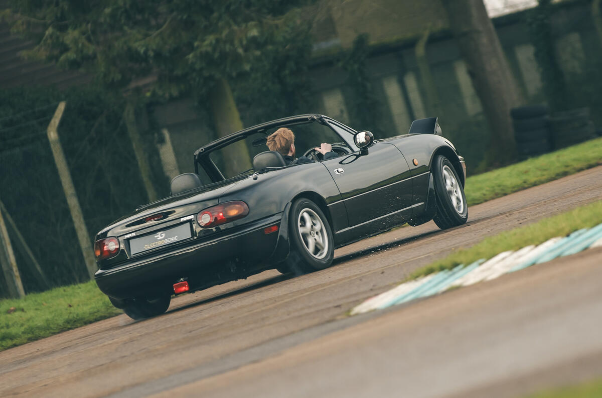 electrogenics mazda mx5 2025 jh 7 (1) electrogenics mazda mx5 2025 jh 7 (1)