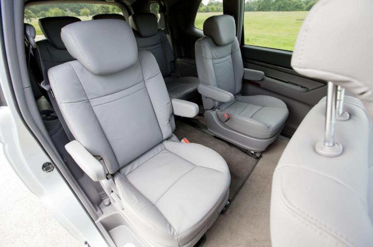 Ssangyong Turismo middle row seats