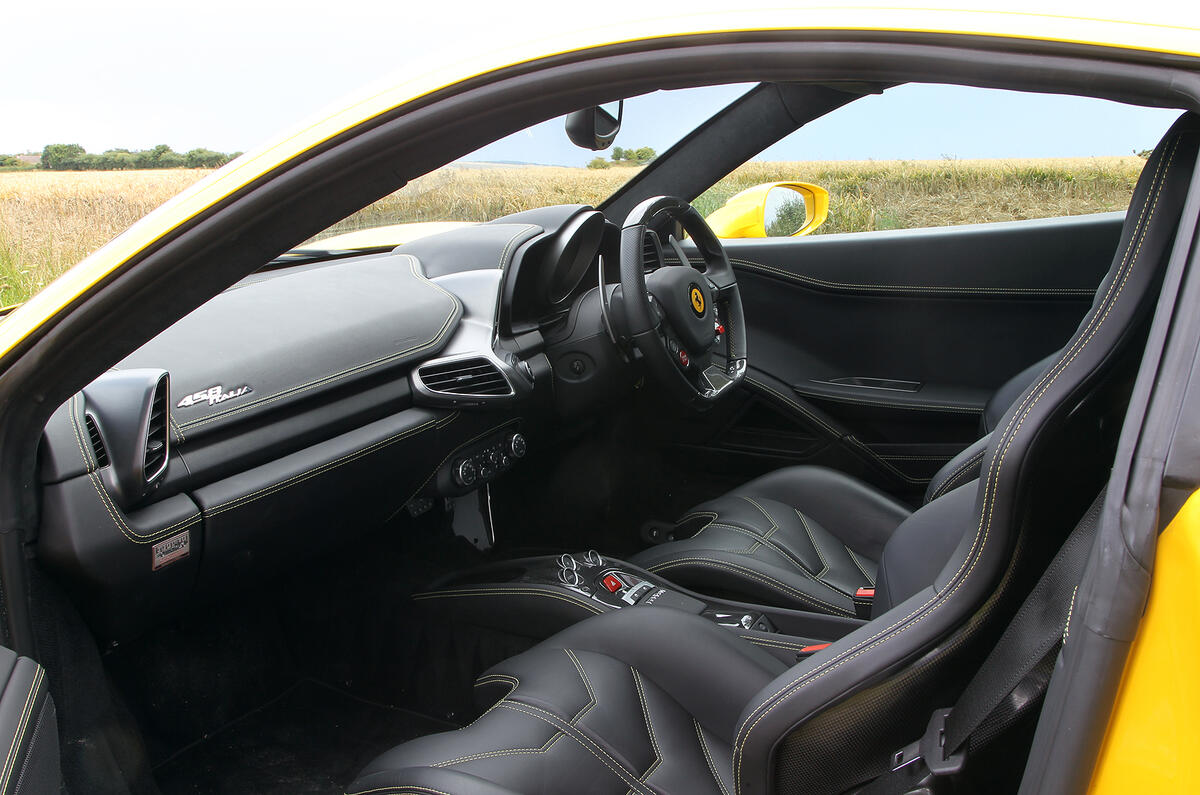 Intérieur de la Ferrari 458