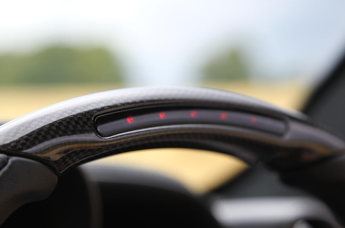 Compte-tours au volant de la Ferrari 458