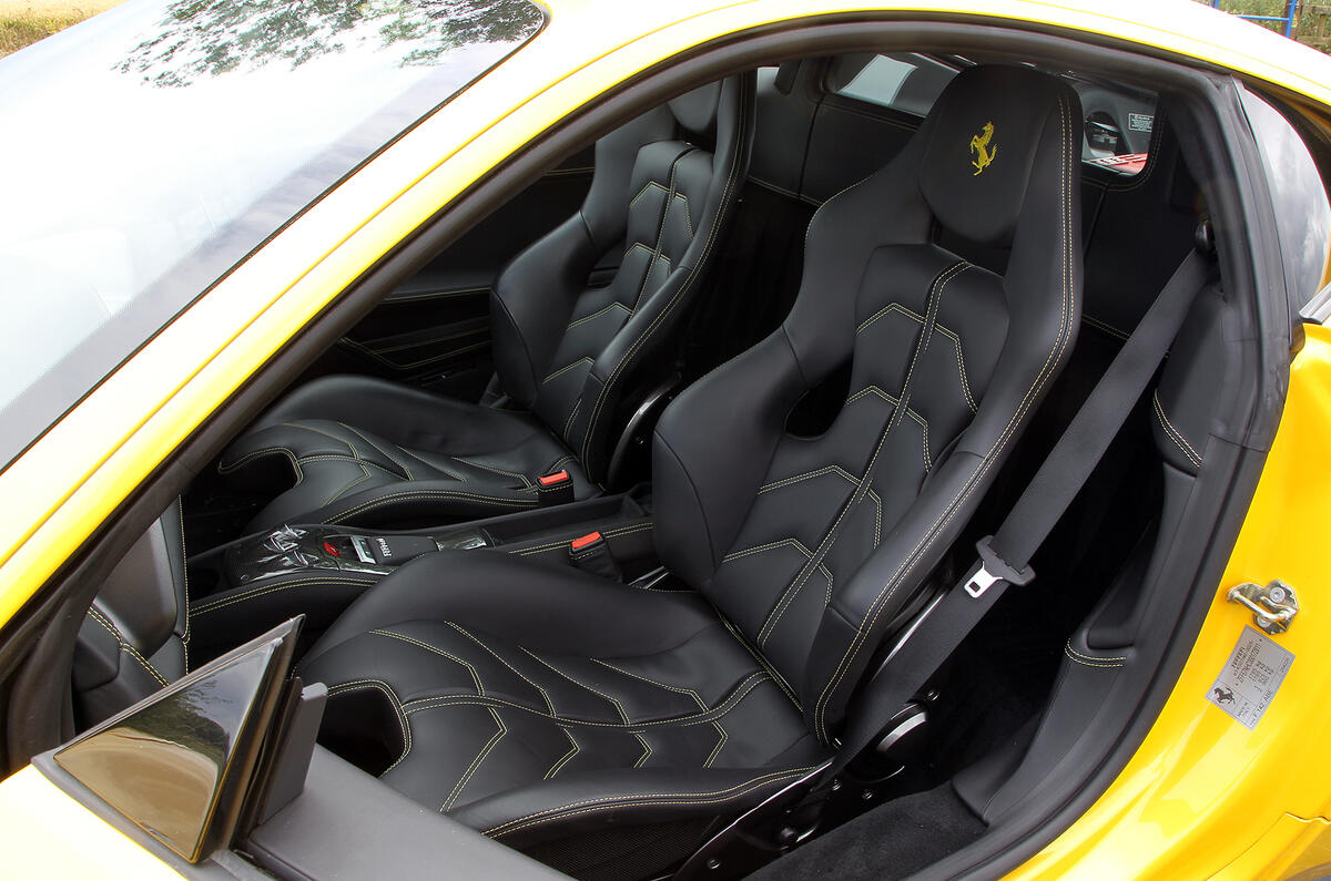 Sièges avant sport Ferrari 458