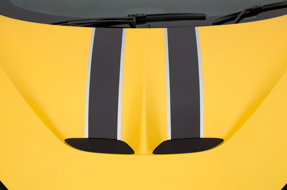 Ferrari 458 Speciale racing stripes