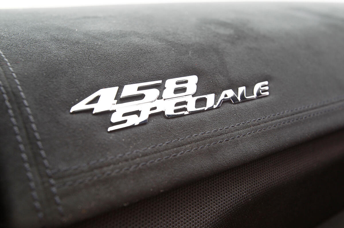 Ferrari 458 Speciale badging