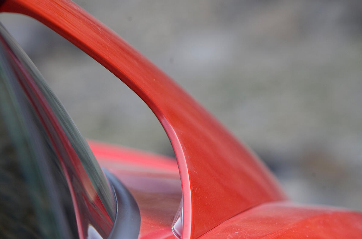 Ferrari 599 rear buttresses