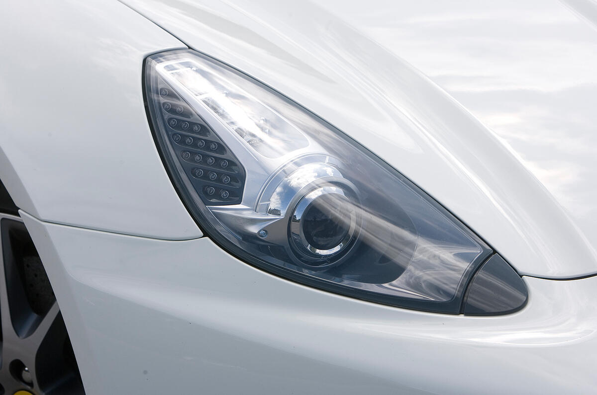 The long, stretched light cover isn’t a new Ferrari touch Ferrari California xenon headlights
