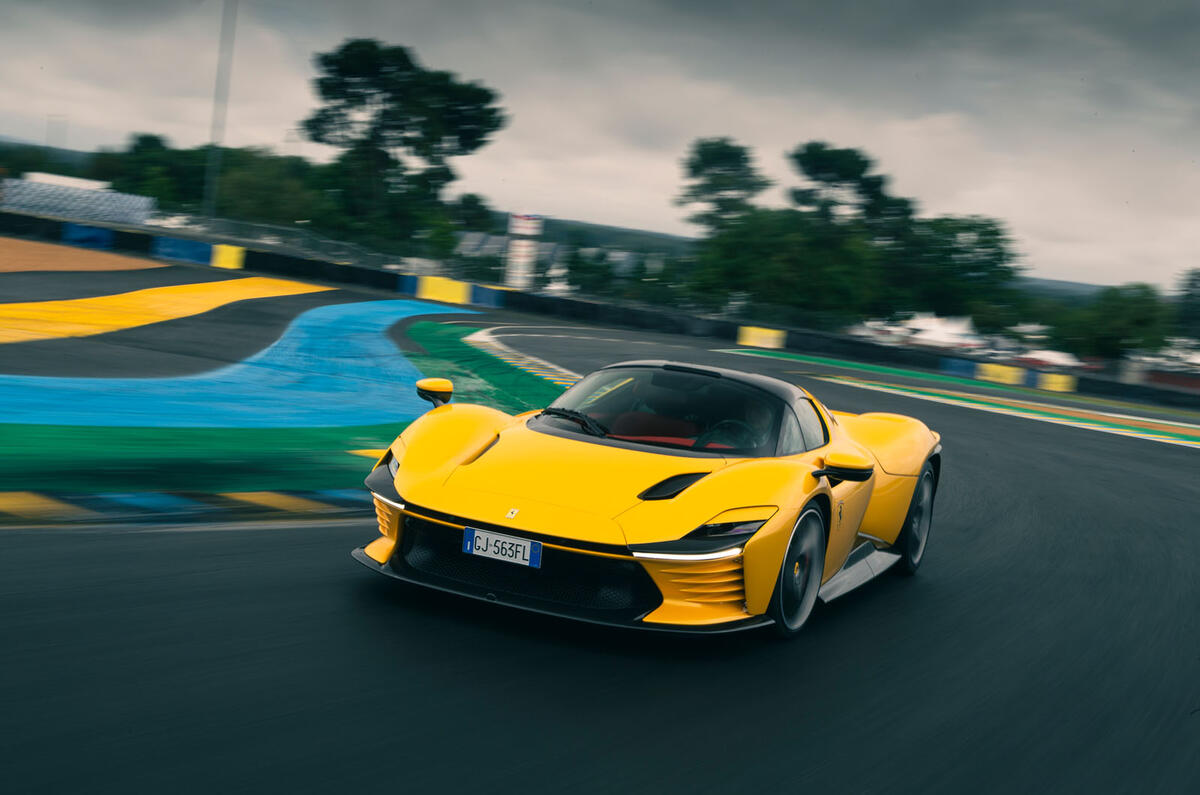 ferrari daytona sp3 2022 003 front tracking