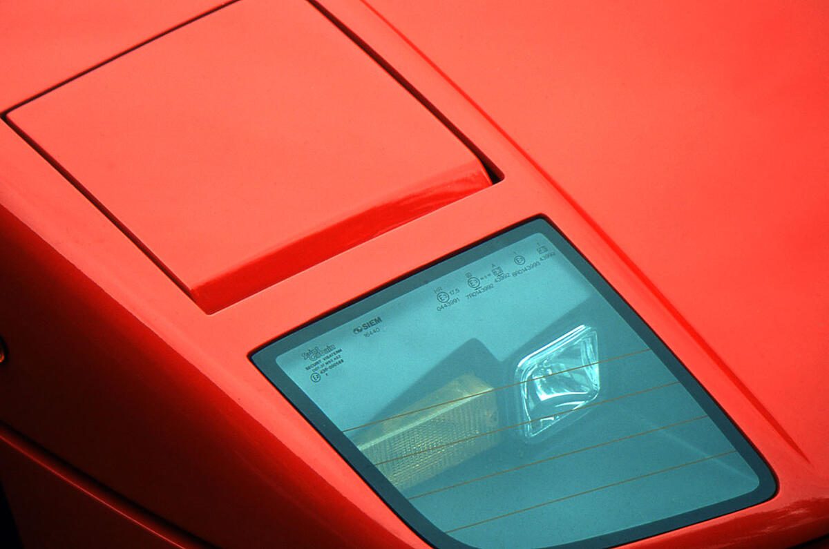 Ferrari F40 pop-up headlights