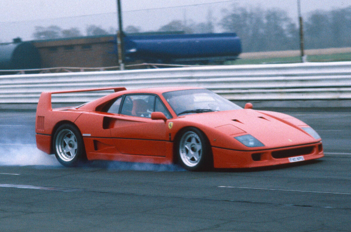 Ferrari F40 drifting