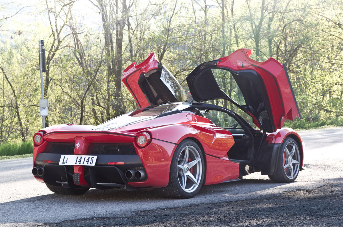 LaFerrari v McLaren P1 v Porsche 918 Spyder