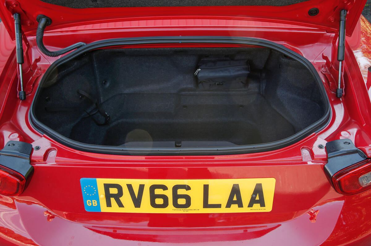 Fiat 124 Spider boot space