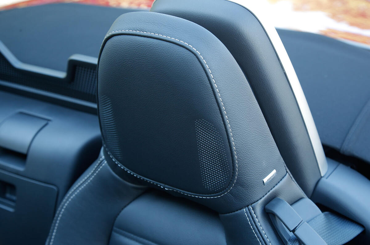 Fiat 124 Spider Bose sound system