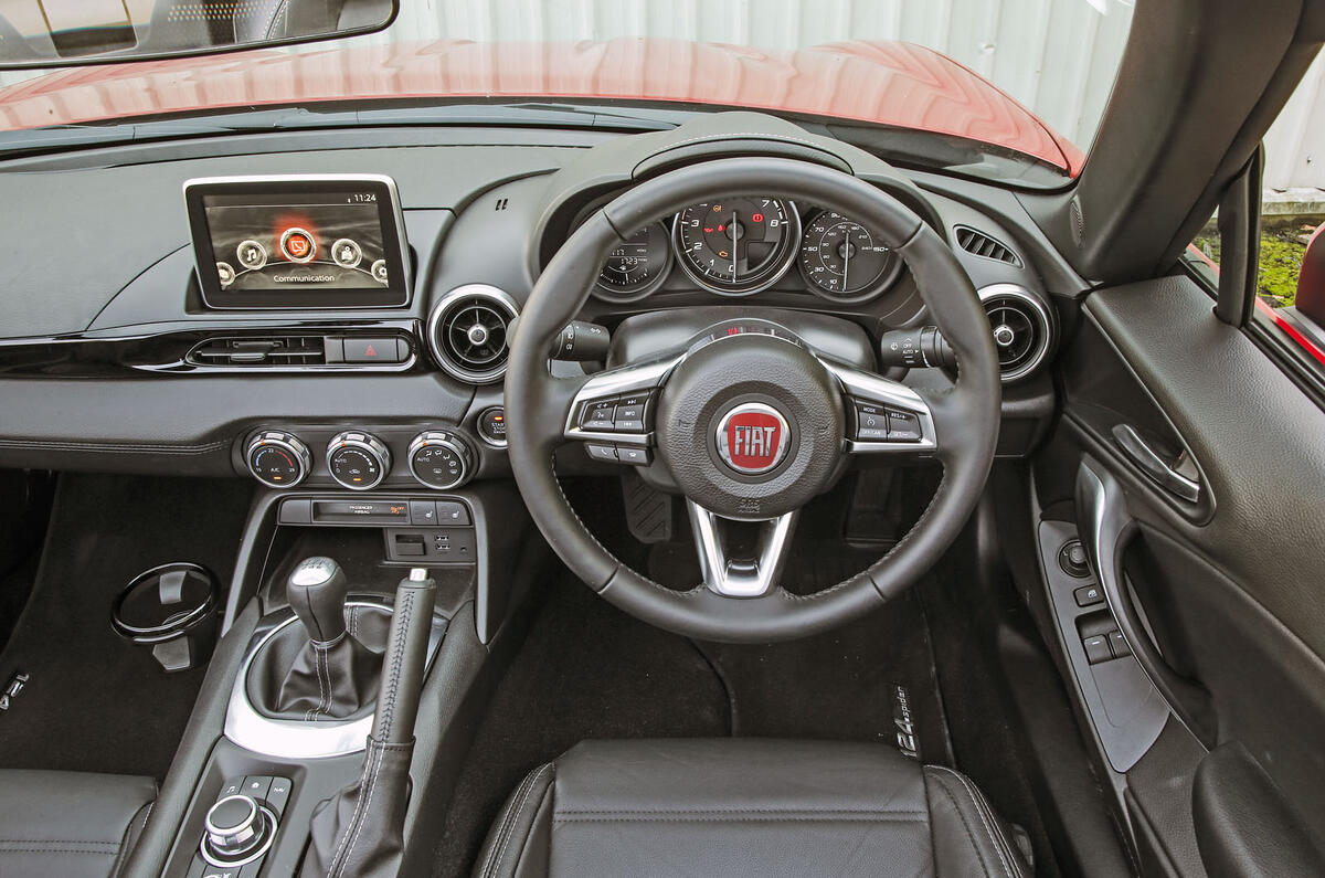 Fiat 124 Spider dashboard