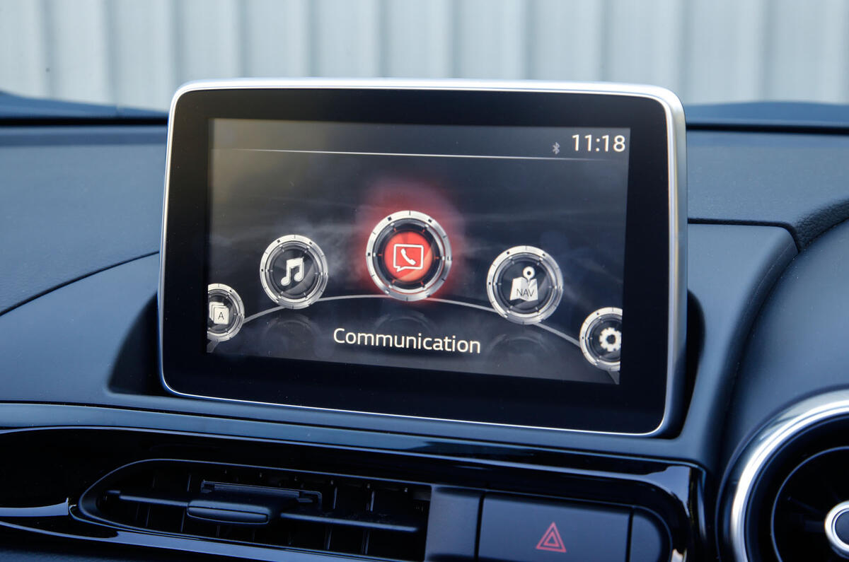 Fiat 124 Spider infotainment system