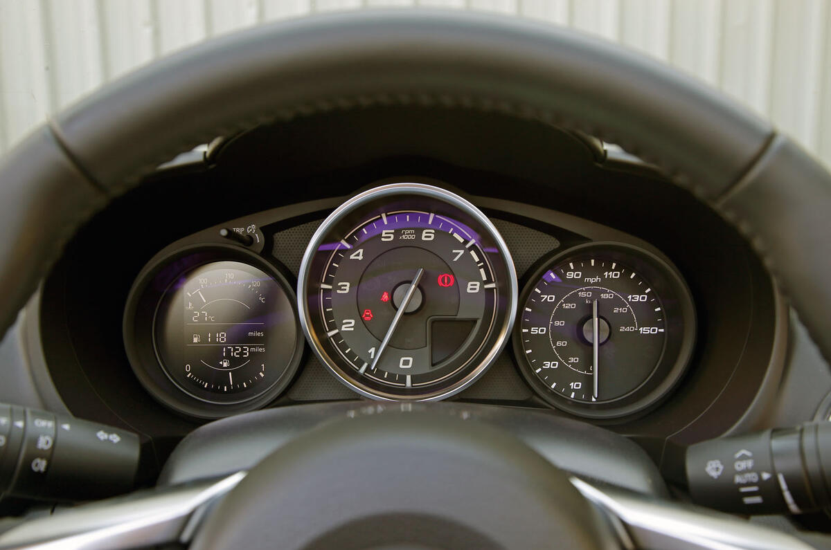 Fiat 124 Spider instrument cluster