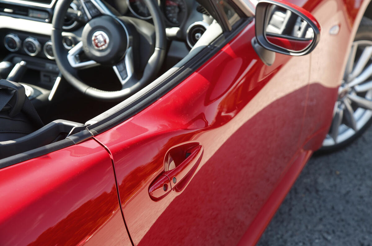 Fiat 124 Spider side skirts