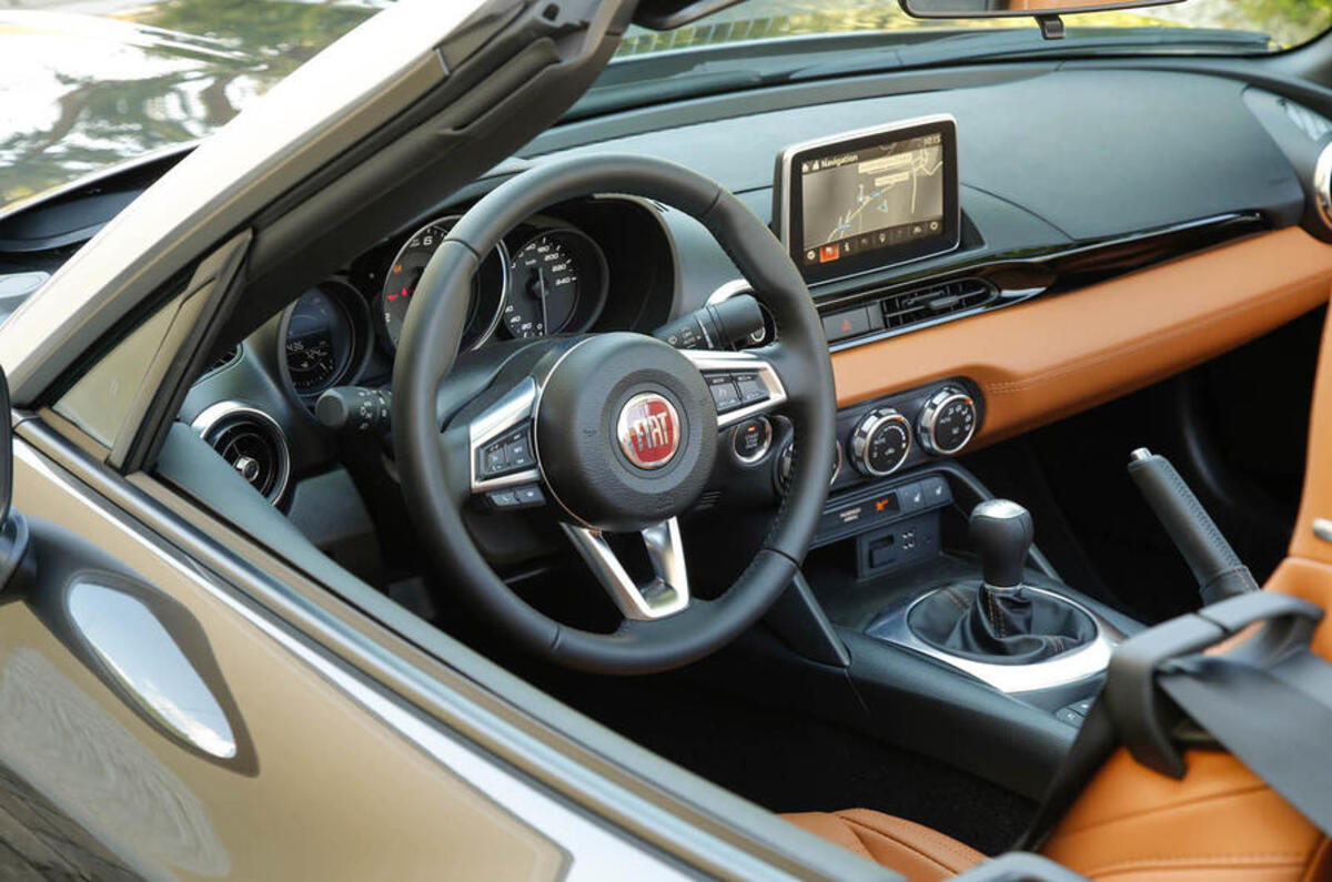 Fiat 124 Spider interior