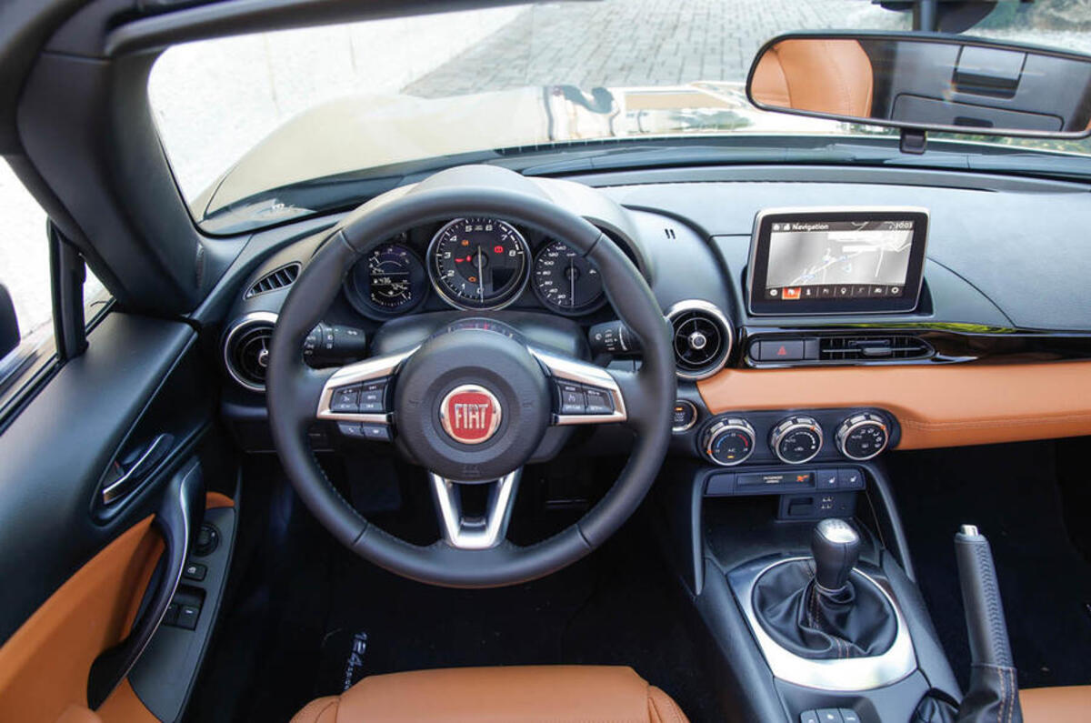 Fiat 124 Spider dashboard