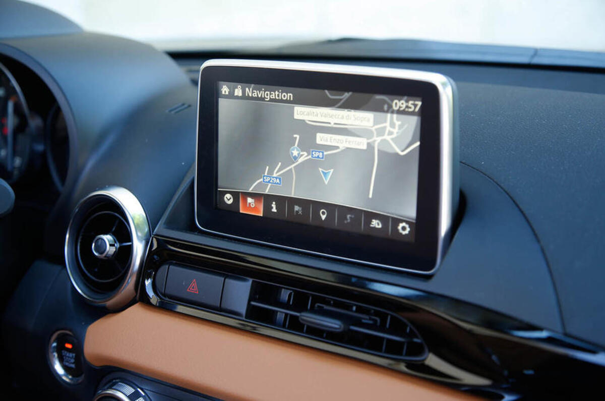 Fiat 124 Spider infotainment