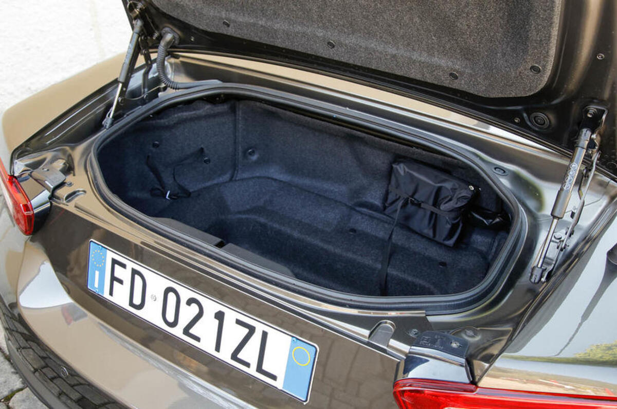 FIat 124 Spider boot space