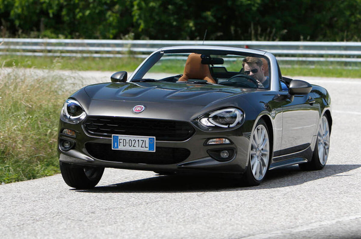 Fiat 124 Spider rear cornering