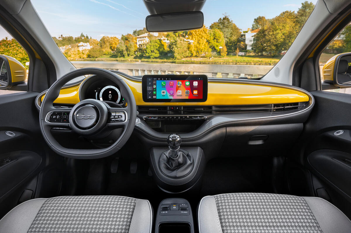 Fiat 500 Hybrid review 2025 007