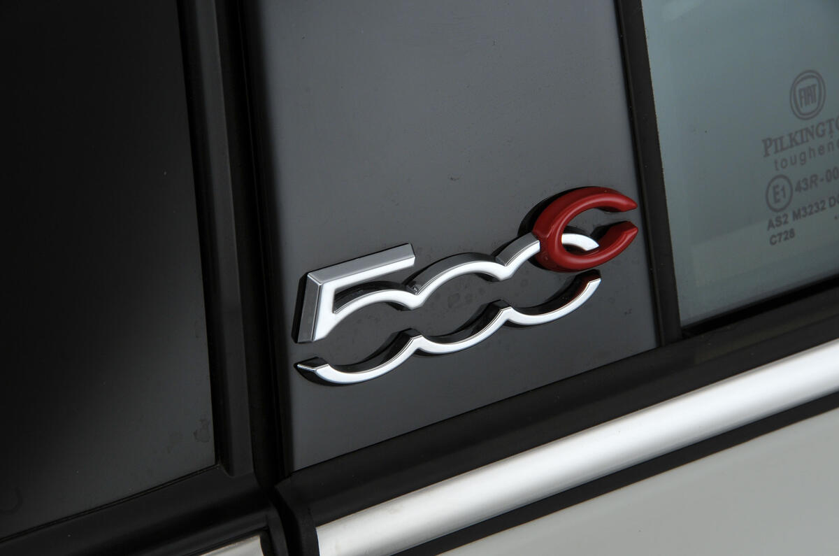 Fiat 500C badging
