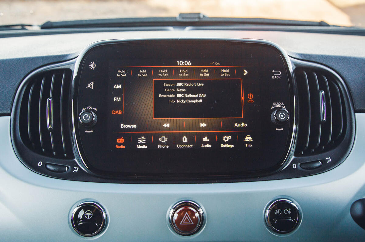 fiat 500c hybrid review 2024 12 infotainment