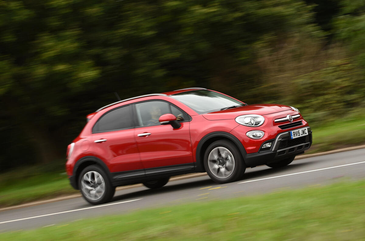 Fiat 500X cornering