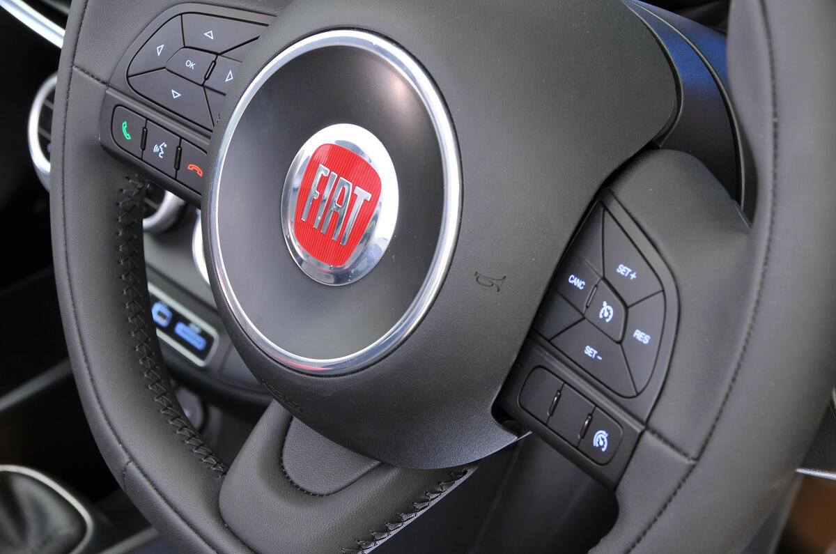 Fiat 500X steering wheel
