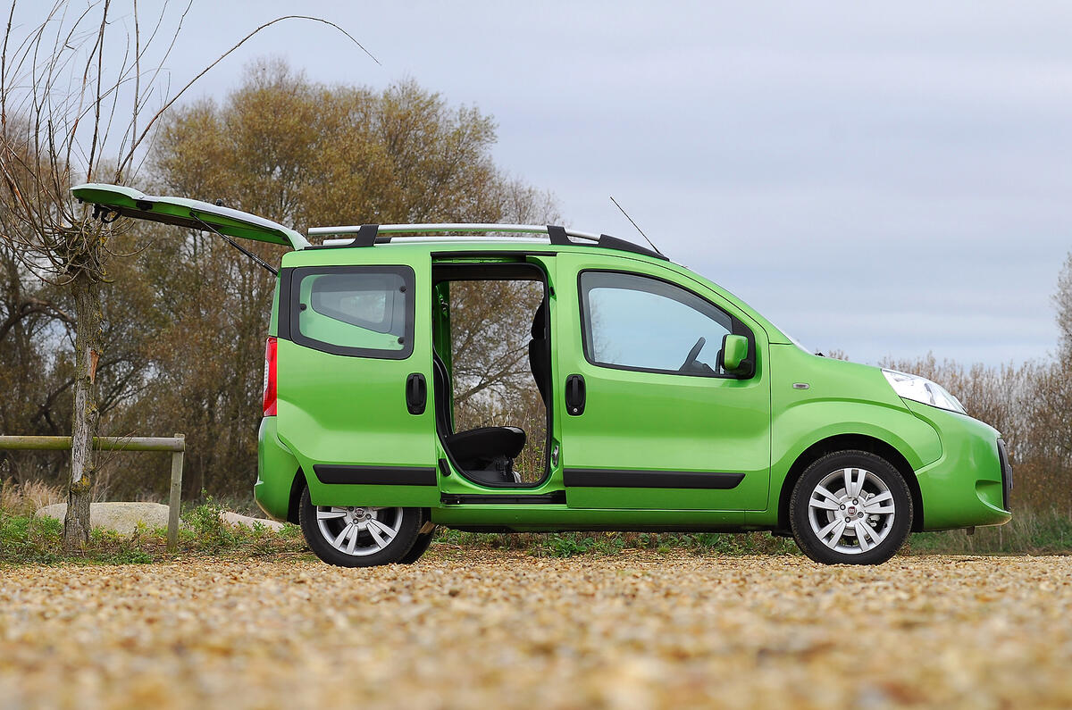 Fiat Qubo sliding doors