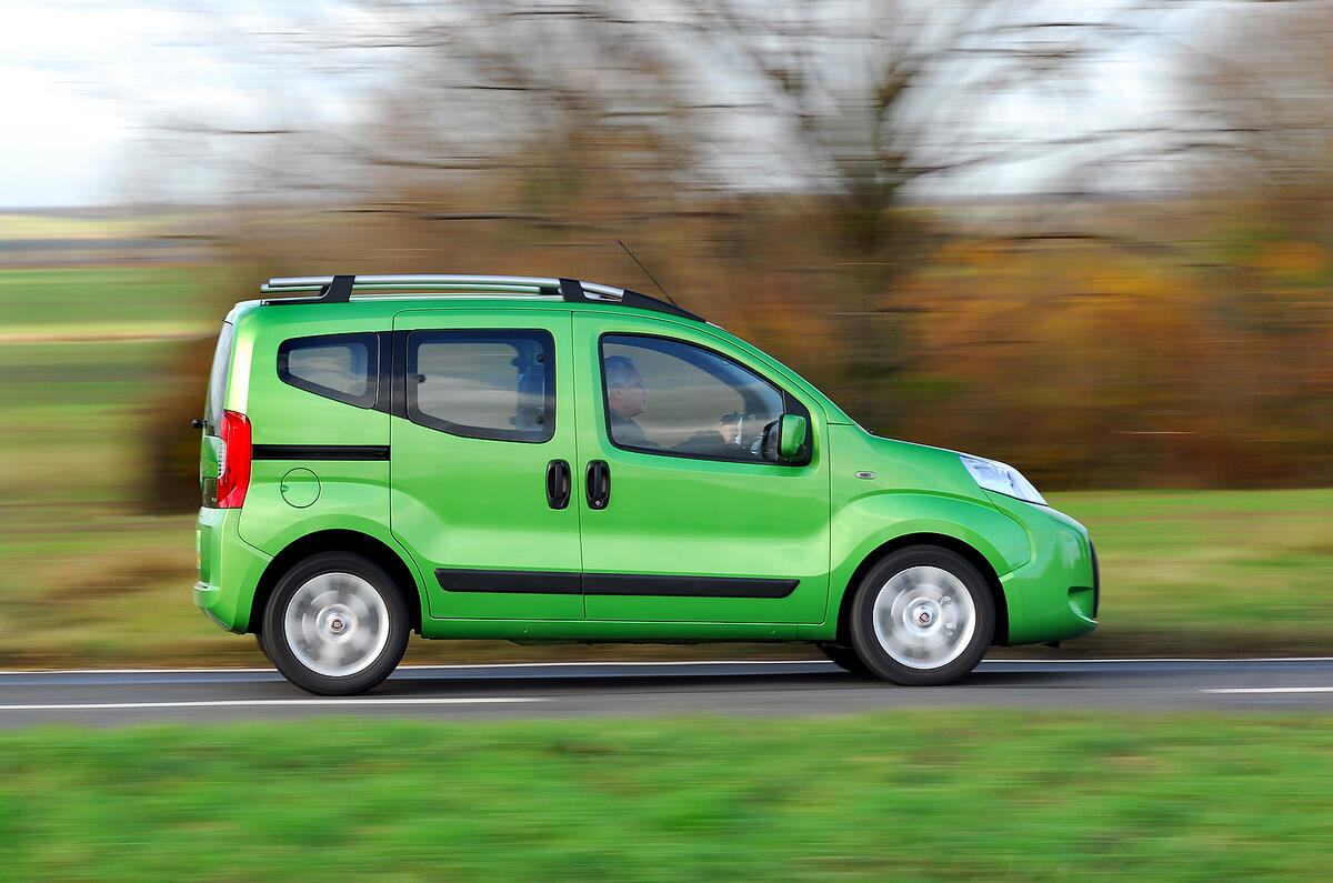 Fiat Qubo side profile
