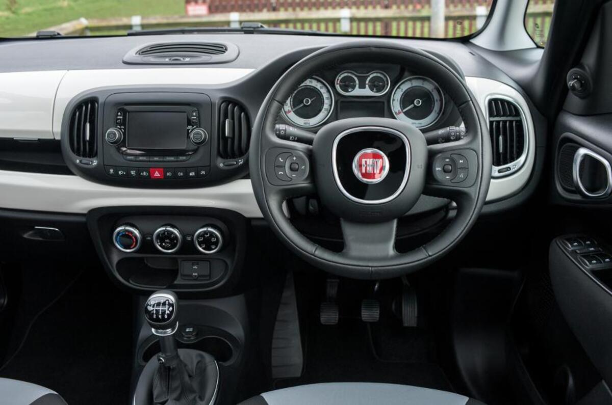 Fiat 500L MPW dashboard
