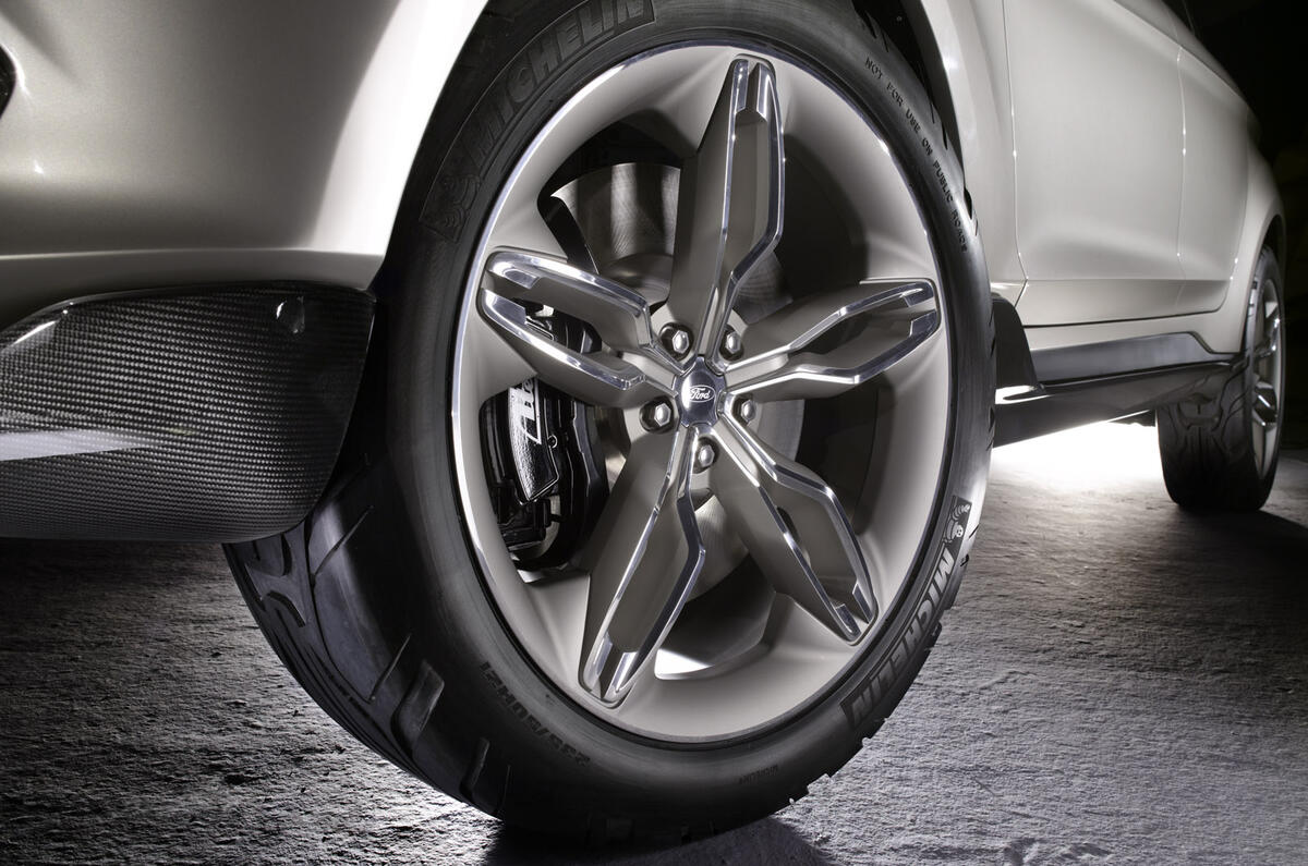 New Ford Kuga - spy pics