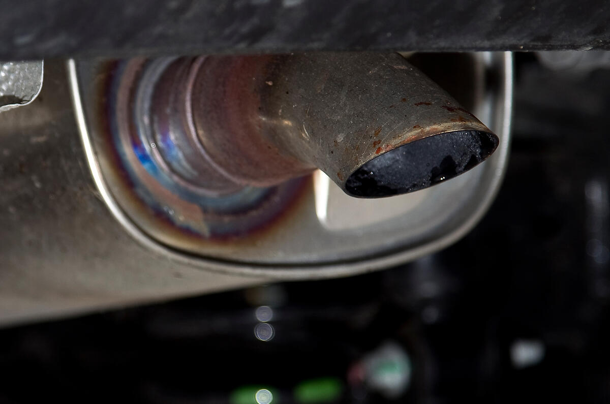 Ford B-Max exhaust pipe