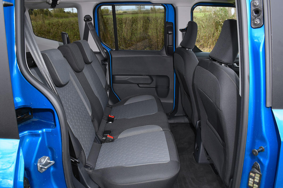 Ford E Tourneo Courier review 2026 014