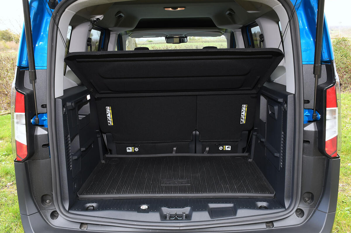 Ford E Tourneo Courier review 2026 017