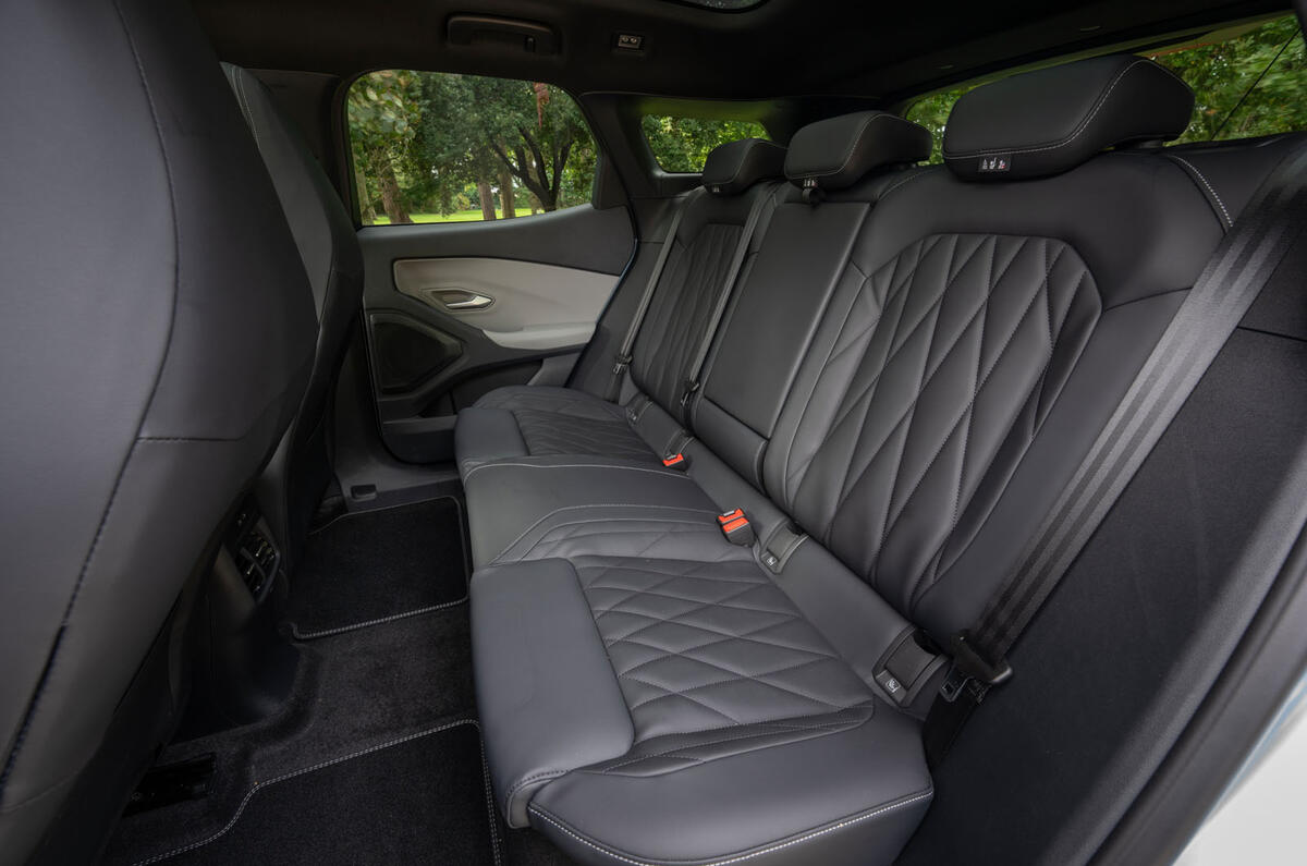 ford explorer review 2024 10 back seats ford explorer review 2024 10 back seats
