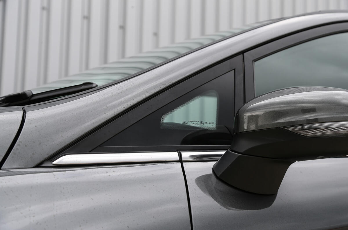Ford Fiesta quarter light