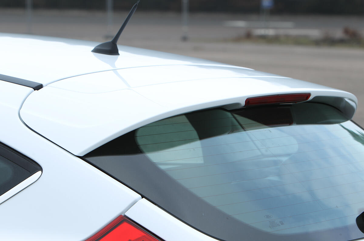 Ford Focus roof spoiler