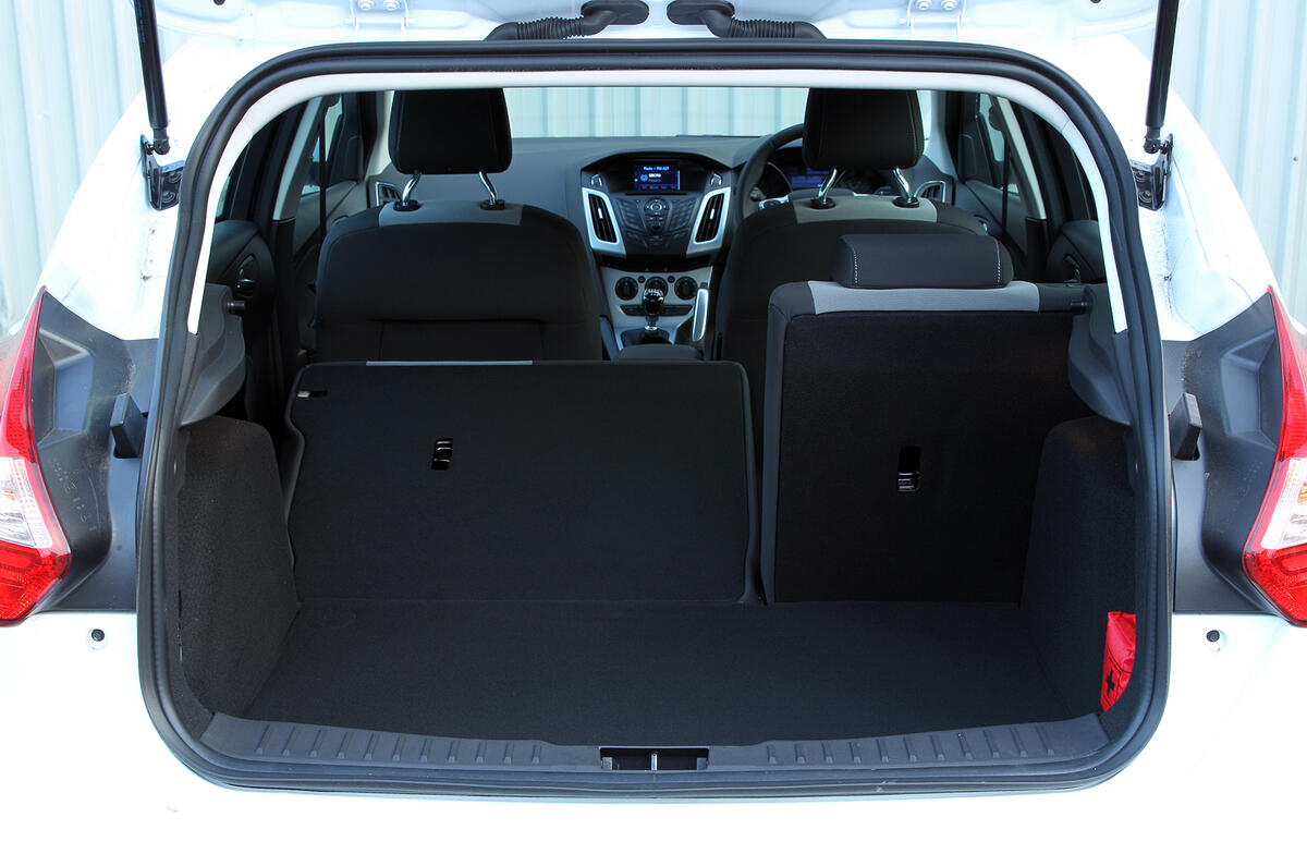 2011 Ford focus boot space #7