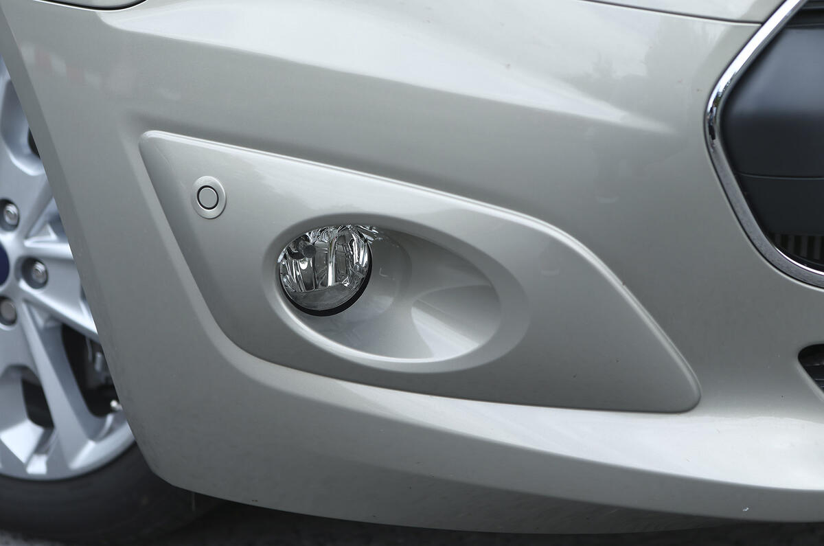 Ford Grand Tourneo Connect foglight