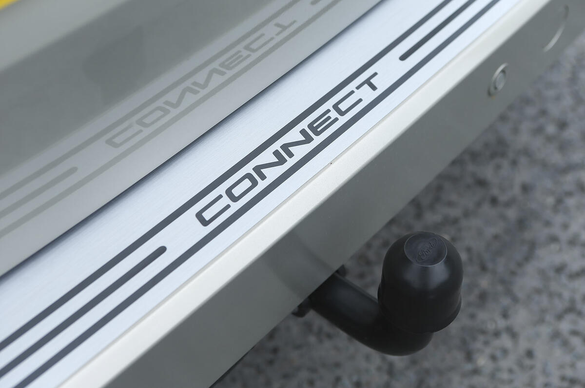 Ford Grand Tourneo Connect kickplate
