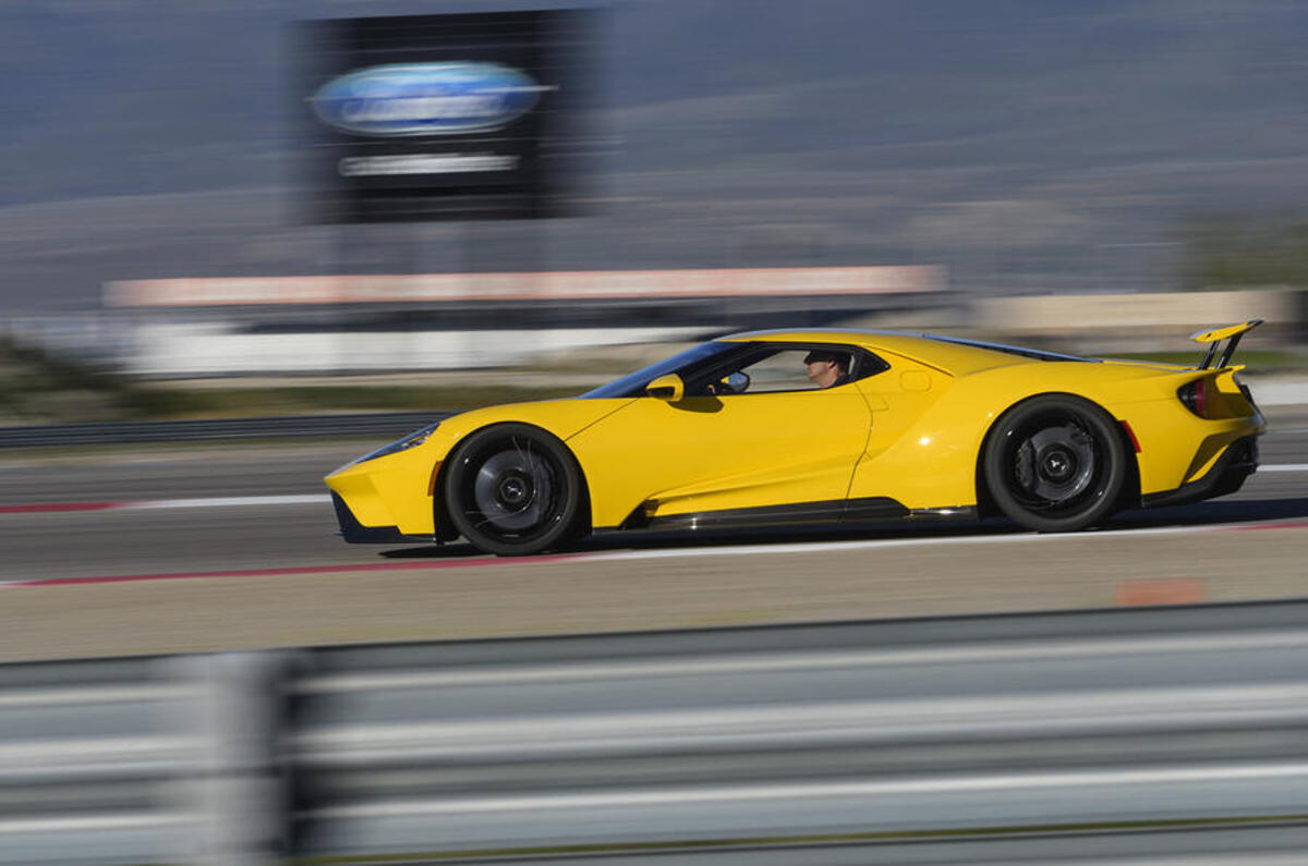 Ford GT side profile