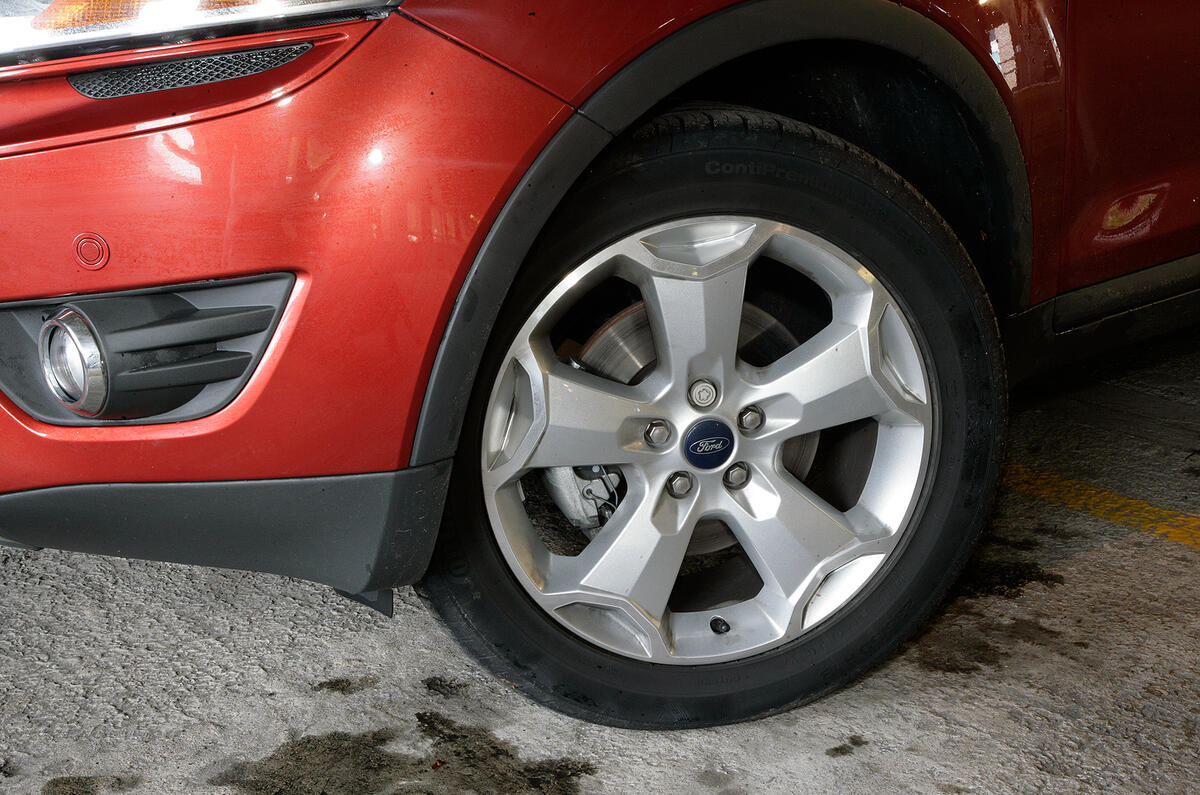 The Kuga looks under-endowed with anything less than 18in wheels 18in Ford Kuga alloys